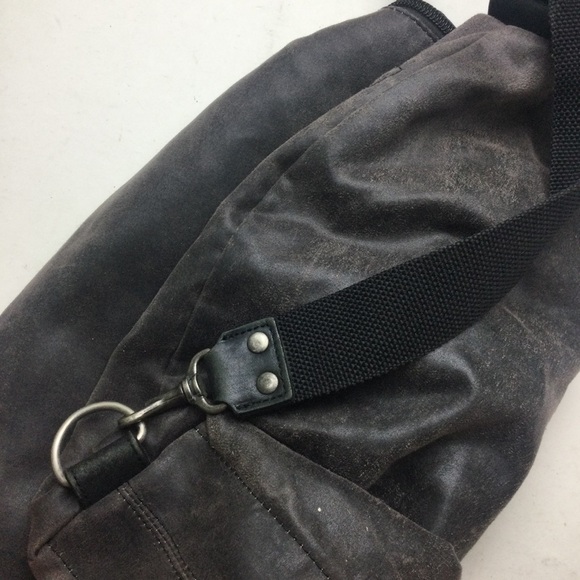 Art-Berg Do Gray Suede Zip Top Adjustable Shoulder Messenger Bag - Picture 5 of 11